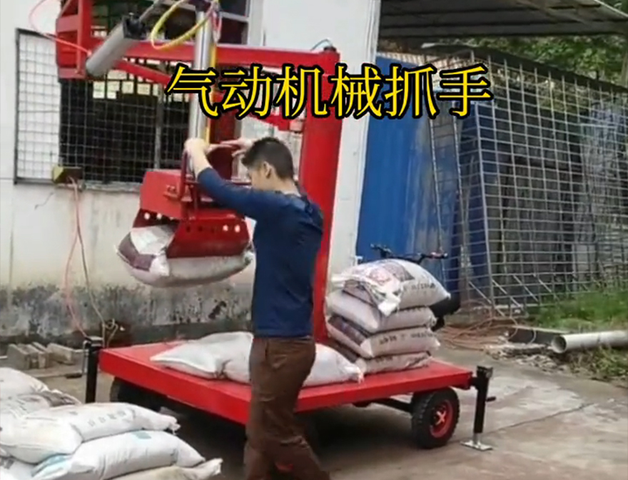 安新县机械抓手悬臂吊机械臂安新县气动机械抓手价格青储搬运机图片机械抓手液压抓沙